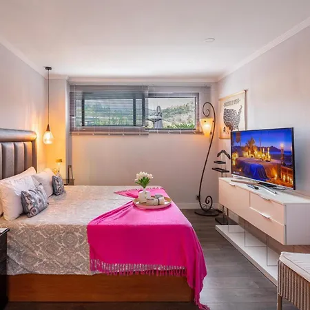 Luxury 3 Beds Inside Vila Estepona